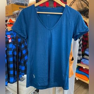 Icebreaker women’s large blue v-neck tee shirt